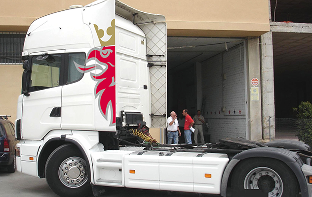 斯堪尼亞鷹頭車(chē)貼-三色廠家 保定斯堪尼亞鷹頭車(chē)貼-三色